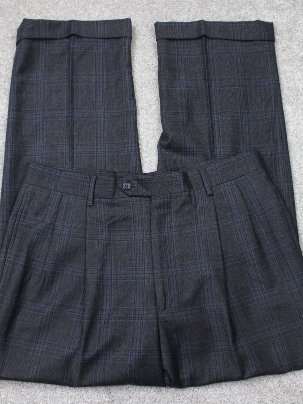 Jos. A. Bank Pants Mens 34x30 Gray/Blue Check Windsor 100% Wool Pleated Cuffed